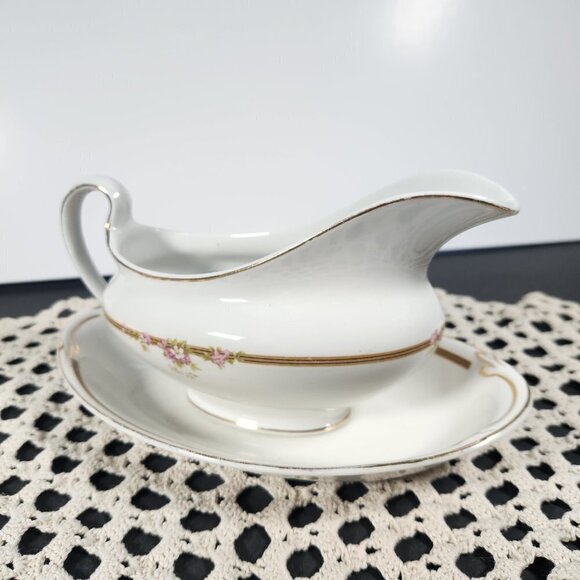 Johnson Brothers Gravy Boat with Underplate Pattern JB265 Circa 1913 - Picture 6 of 11